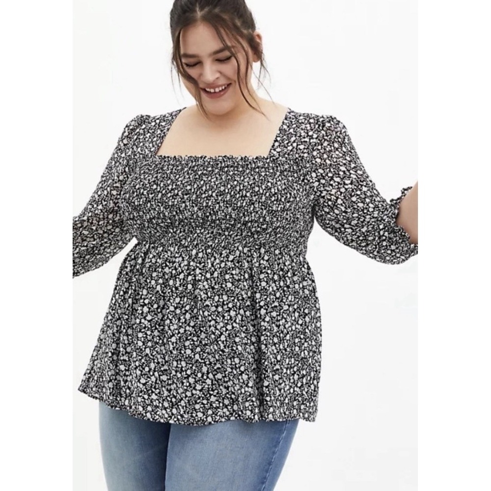 Torrid Women's Smocked Top Babydoll Whimsical Feminine Black & White Floral Sz 2